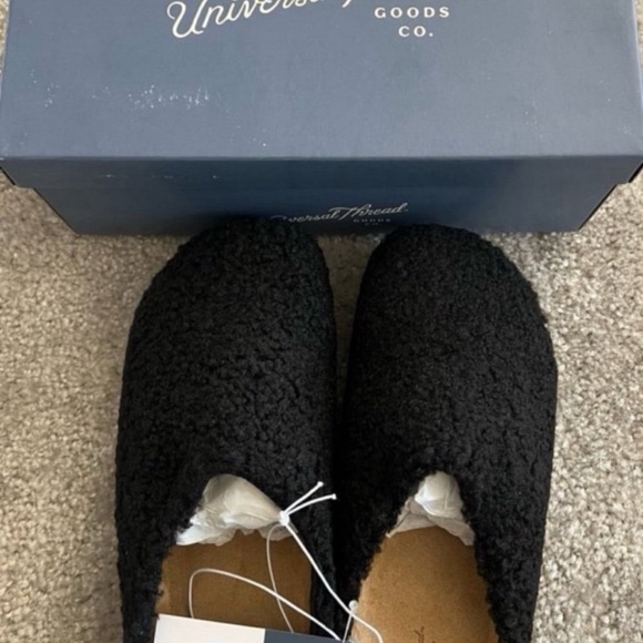 Universal Thread Black Slip-On Shoes - Picture 3 of 6